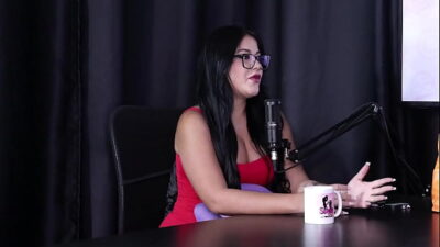 Ela entrava em sites pornô vendo outras mulheres fazendo live, até que por curiosidade abriu uma, e gostava de postar fotos sensuais Tata