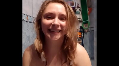 Naked MILF’s hot selfies